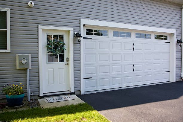 24/7 Emergency Garage Door Panel Replacement experts in Bowie County County, TX